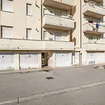 Cozy Apartment Near The Hospital With 2 Balconies!